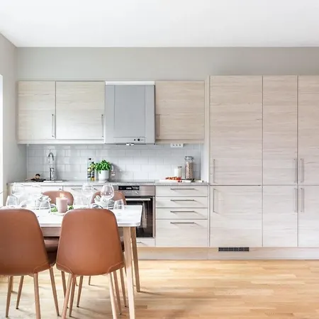 Apartment Vicken Modern In The Vibrant Waterfront