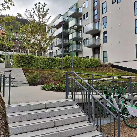 Vicken Modern In The Vibrant Waterfront Apartment *