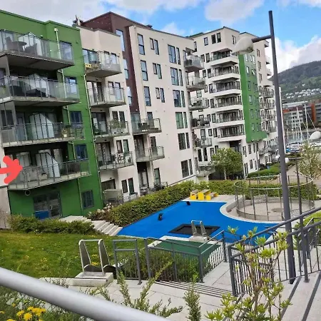 Vicken Modern In The Vibrant Waterfront Apartment *