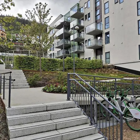 Vicken Modern In The Vibrant Waterfront Apartment