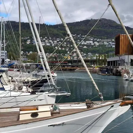 Vicken Modern In The Vibrant Waterfront Apartment Bergen
